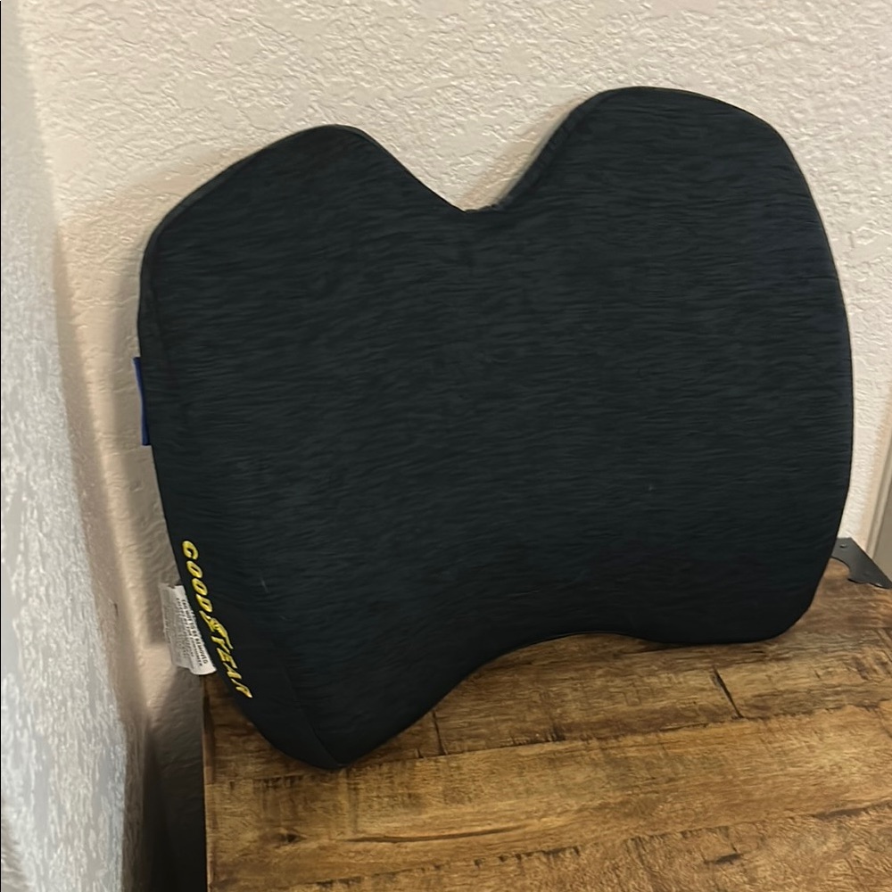 Lumbar support pillow for car